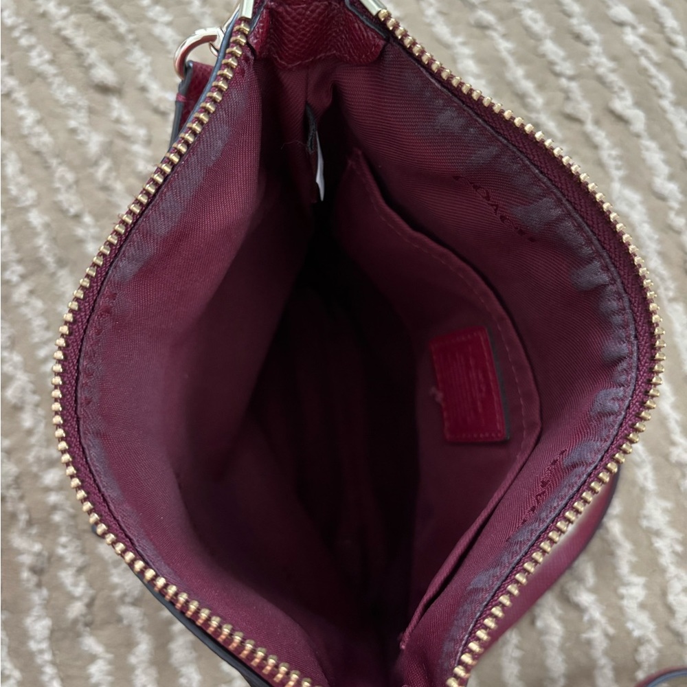 Great condition wine Coach Kitt Messenger Crossbody - Picture 4 of 4